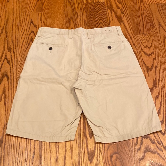 J Crew Club Mens Shorts Khaki Flat Front 29” Waist 10 1/2” Inseam - Picture 2 of 4